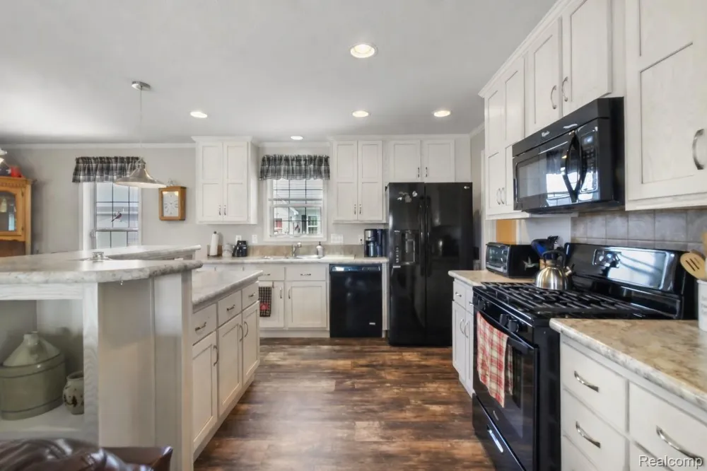 11166 Walden Court Green Oak Township, MI 48178