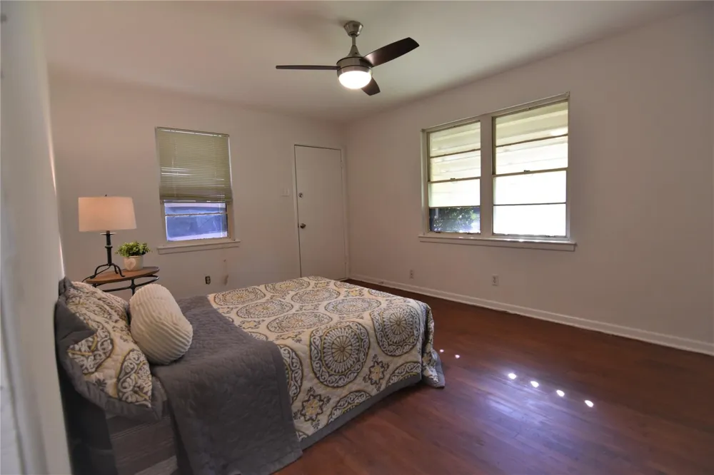 1202 Sunnyside Avenue Cockrell Hill, TX 75211