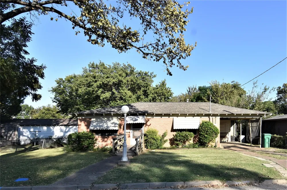 1202 Sunnyside Avenue Cockrell Hill, TX 75211