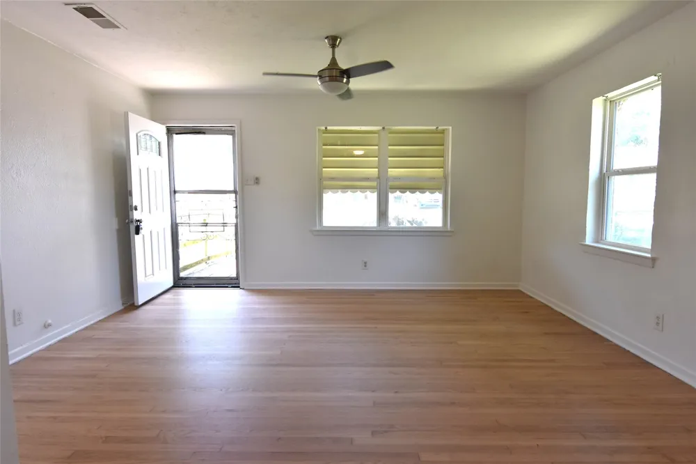 1202 Sunnyside Avenue Cockrell Hill, TX 75211