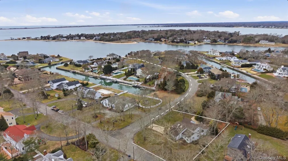1 Canal Way Hampton Bays, NY 11946