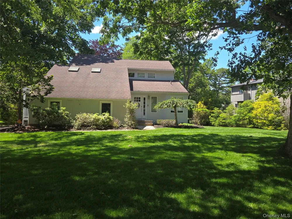 1 Canal Way Hampton Bays, NY 11946