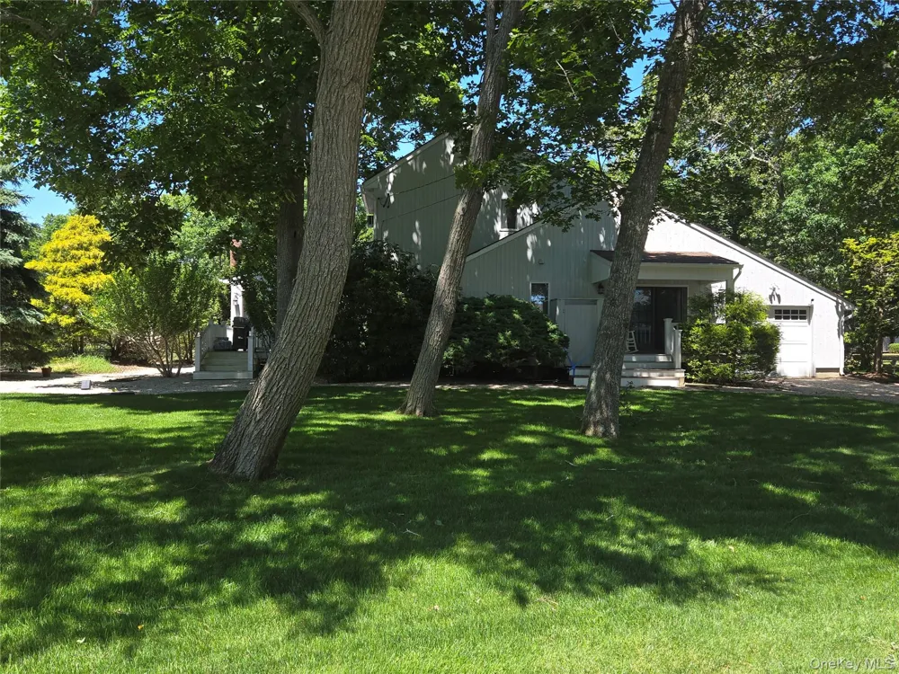 1 Canal Way Hampton Bays, NY 11946