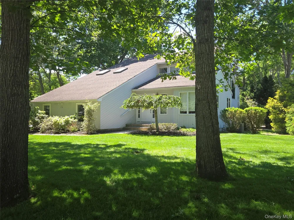 1 Canal Way Hampton Bays, NY 11946