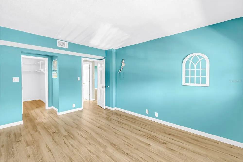 1868 SHORE DRIVE S #212 South Pasadena, FL 33707