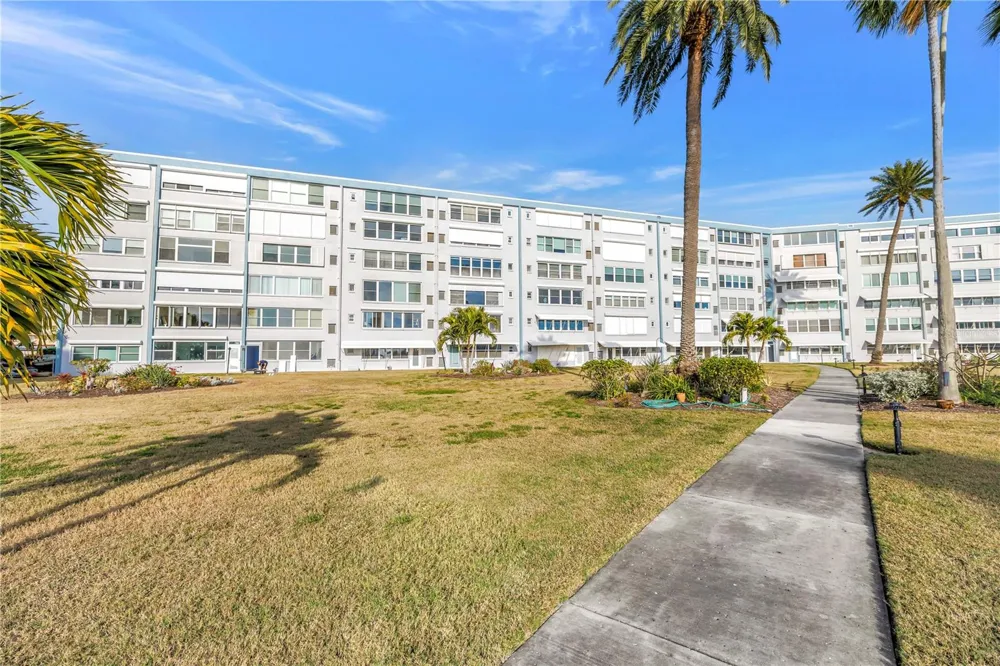 1868 SHORE DRIVE S #212 South Pasadena, FL 33707