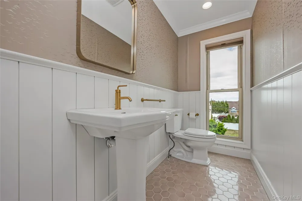 29 Bath Street Lido Beach, NY 11561