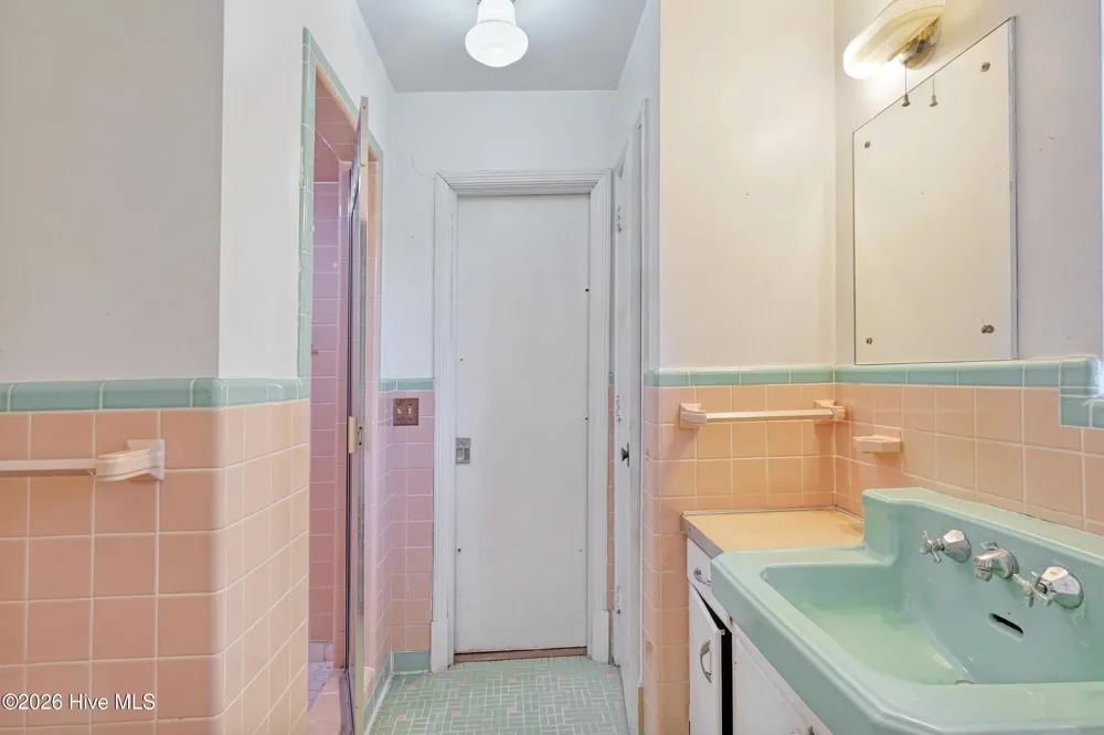 1001 W Main Street Williamston, NC 27892