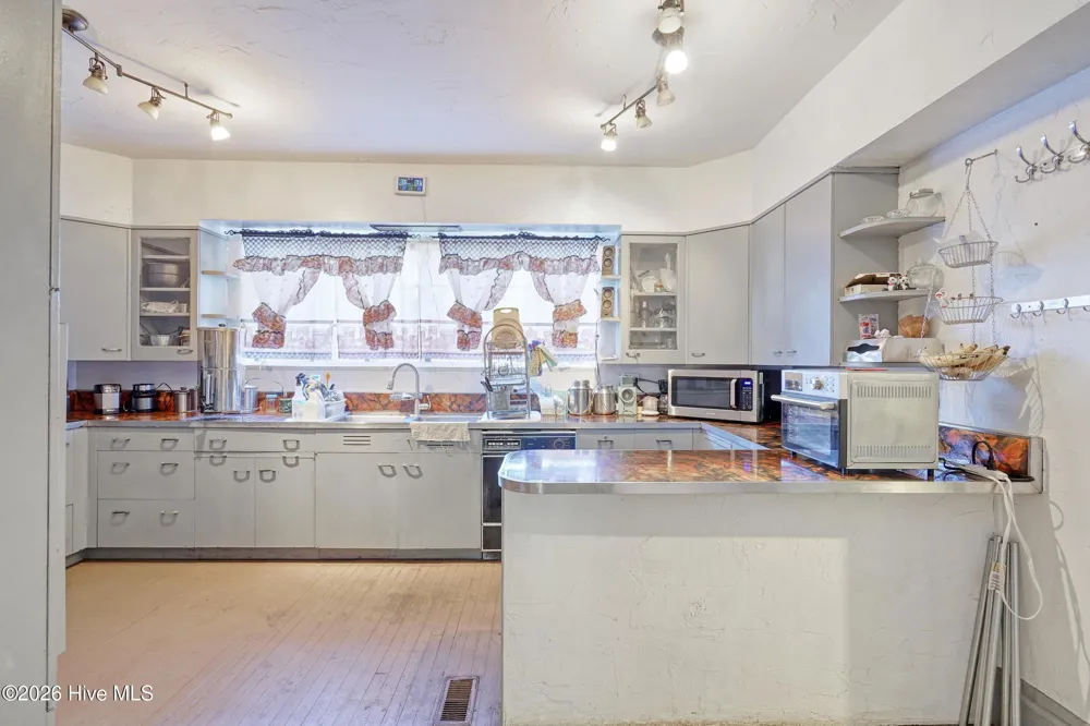 1001 W Main Street Williamston, NC 27892