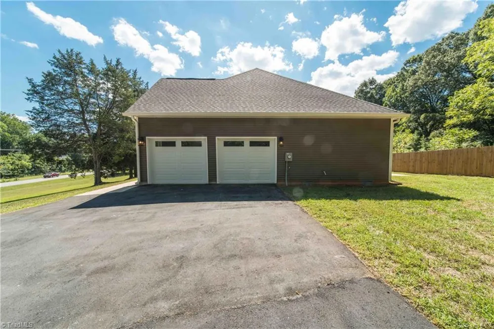 10265 NC Highway 150 Clemmons, NC 27012