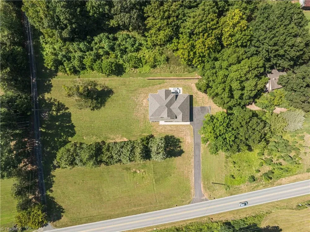 10265 NC Highway 150 Clemmons, NC 27012