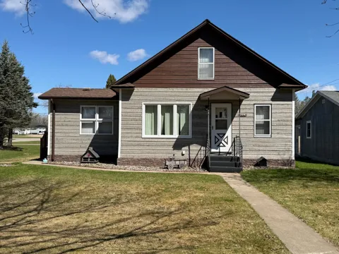 104 Cedar Street NE