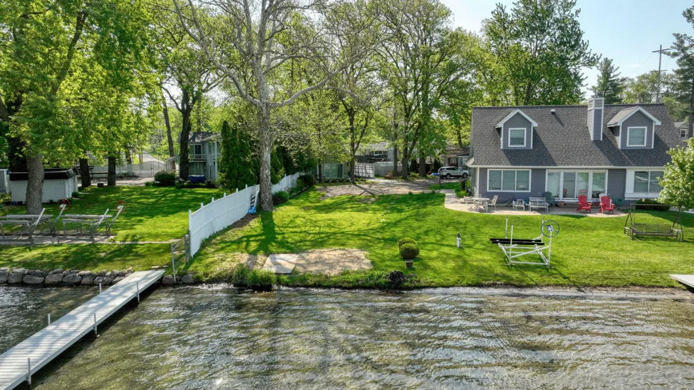 2948 Russell Court Columbia Township, MI 49234