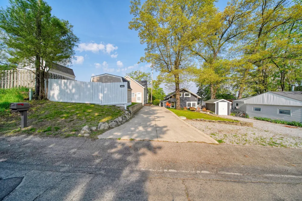 2948 Russell Court Columbia Township, MI 49234