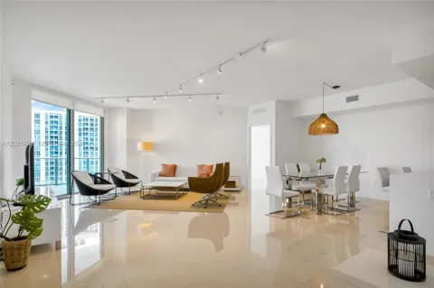 17301 Biscayne Blvd #907