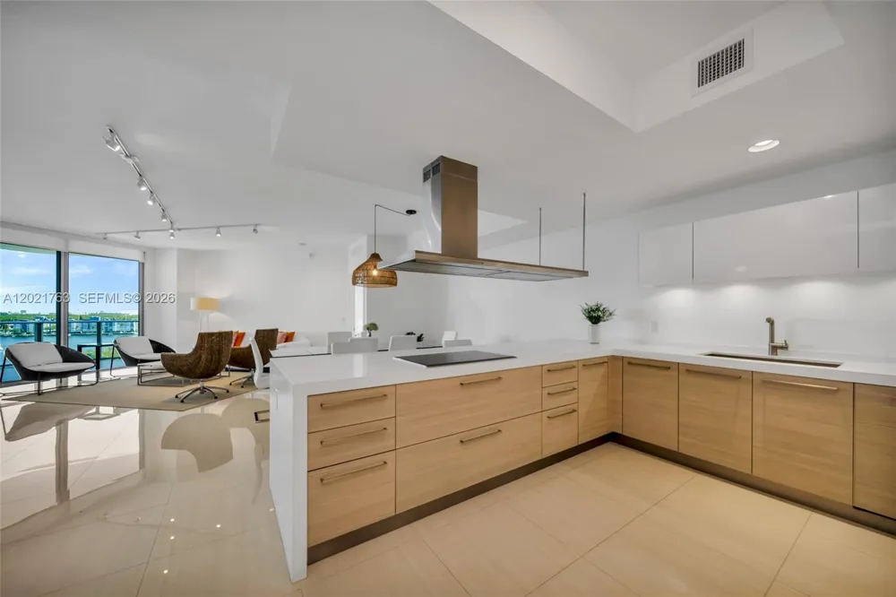 17301 Biscayne Blvd #907 North Miami Beach, FL 33160