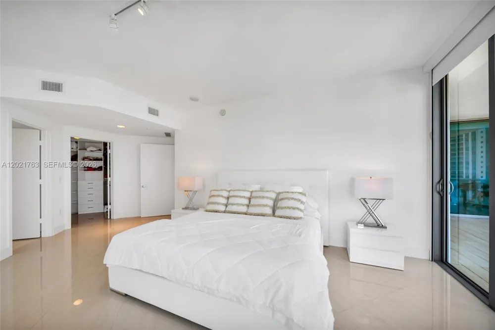 17301 Biscayne Blvd #907 North Miami Beach, FL 33160