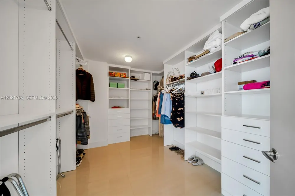 17301 Biscayne Blvd #907 North Miami Beach, FL 33160
