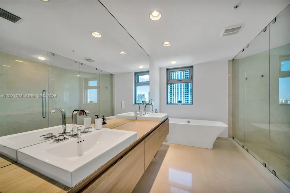 17301 Biscayne Blvd #907 North Miami Beach, FL 33160