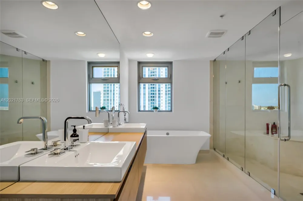 17301 Biscayne Blvd #907 North Miami Beach, FL 33160