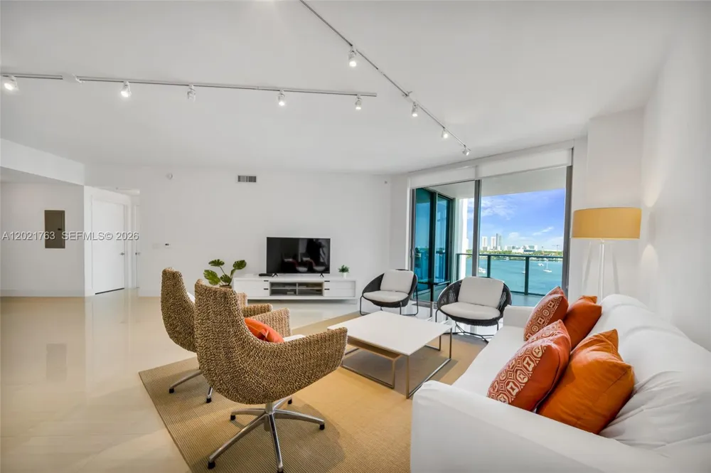 17301 Biscayne Blvd #907 North Miami Beach, FL 33160