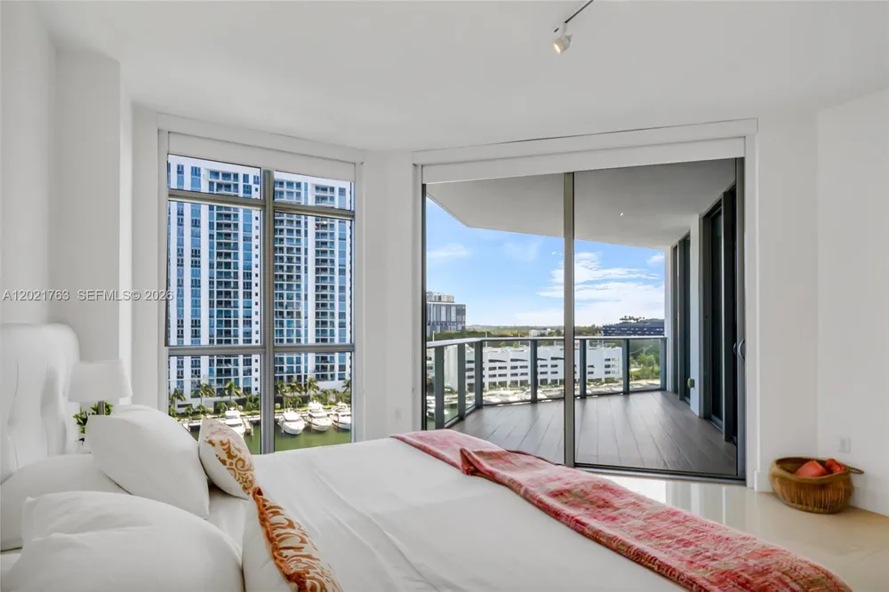 17301 Biscayne Blvd #907 North Miami Beach, FL 33160