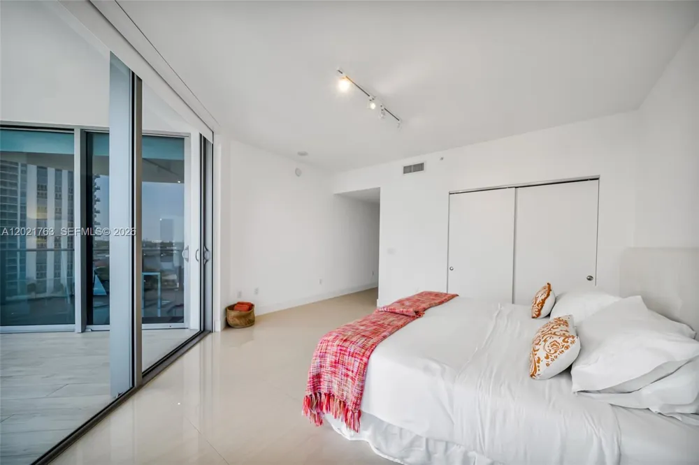 17301 Biscayne Blvd #907 North Miami Beach, FL 33160