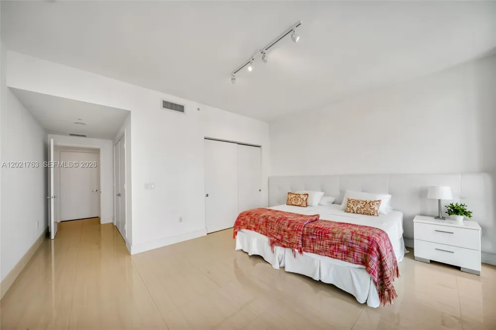17301 Biscayne Blvd #907 North Miami Beach, FL 33160