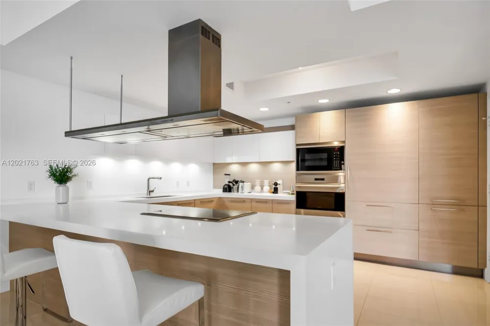 17301 Biscayne Blvd #907 North Miami Beach, FL 33160