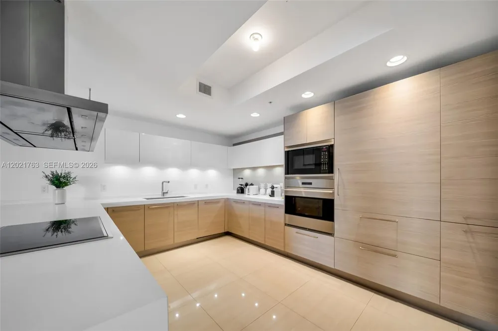 17301 Biscayne Blvd #907 North Miami Beach, FL 33160