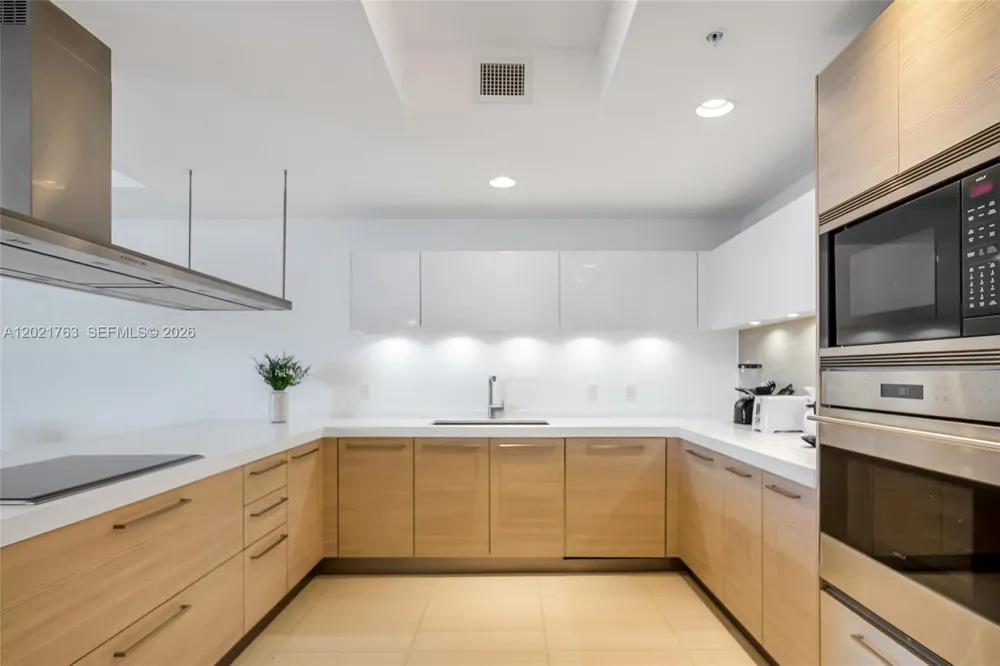 17301 Biscayne Blvd #907 North Miami Beach, FL 33160