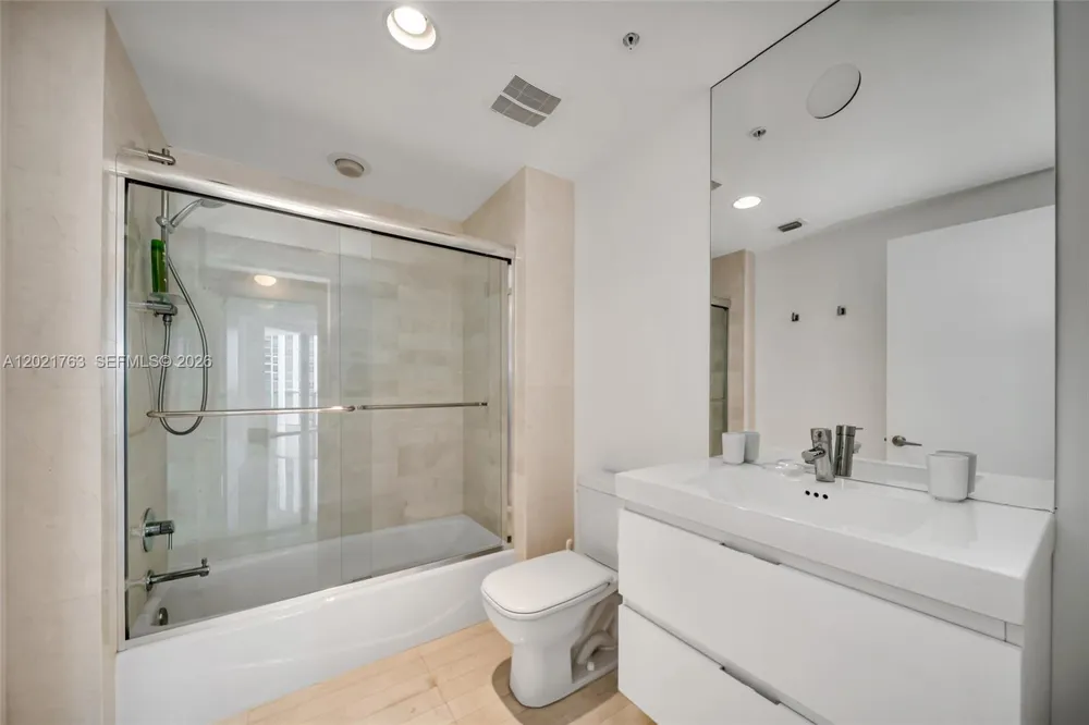 17301 Biscayne Blvd #907 North Miami Beach, FL 33160
