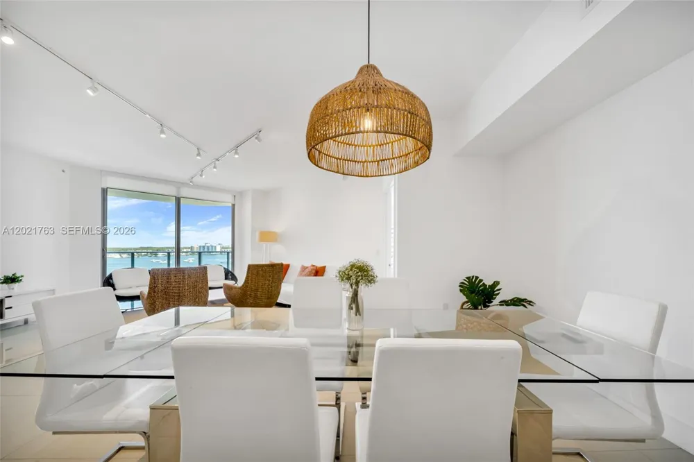 17301 Biscayne Blvd #907 North Miami Beach, FL 33160