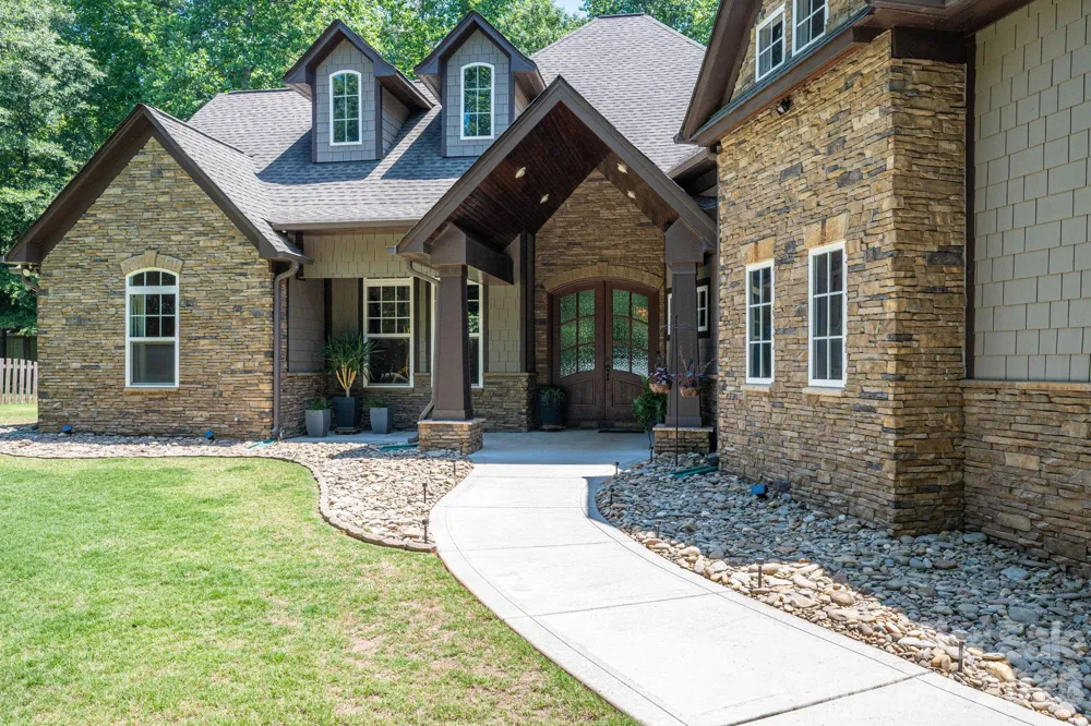 489 Evergreen Road Lake Wylie, SC 29710