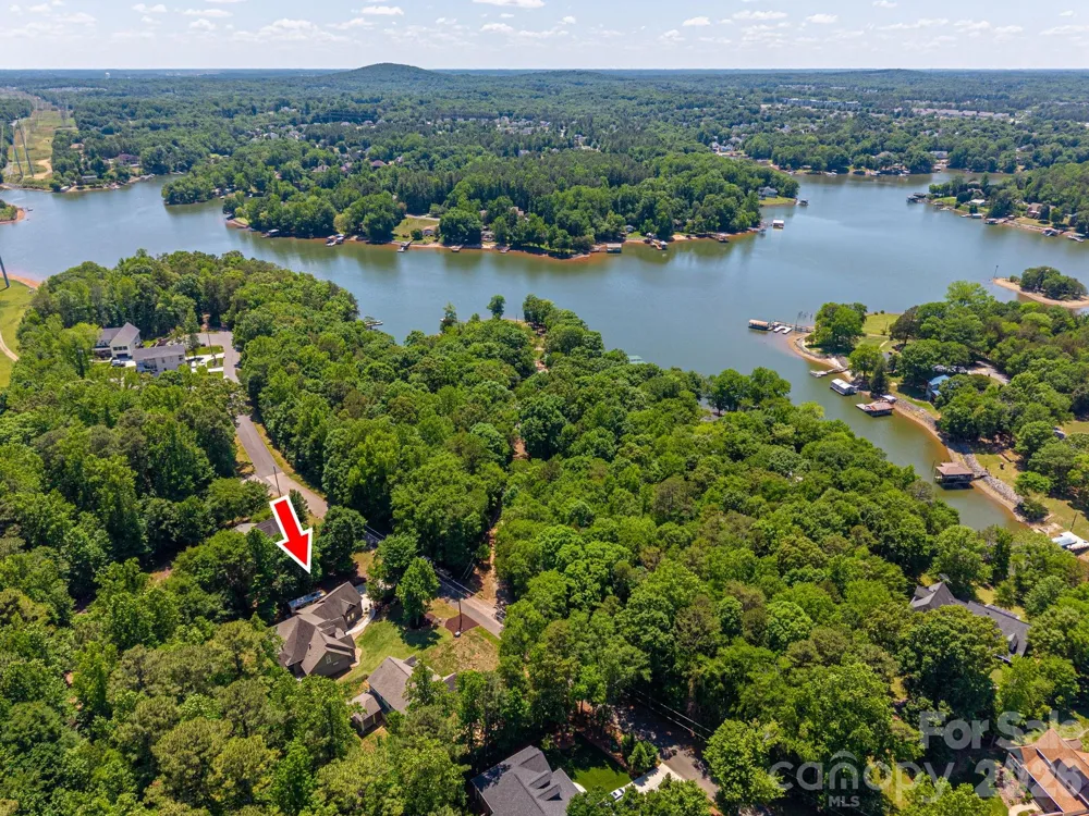 489 Evergreen Road Lake Wylie, SC 29710