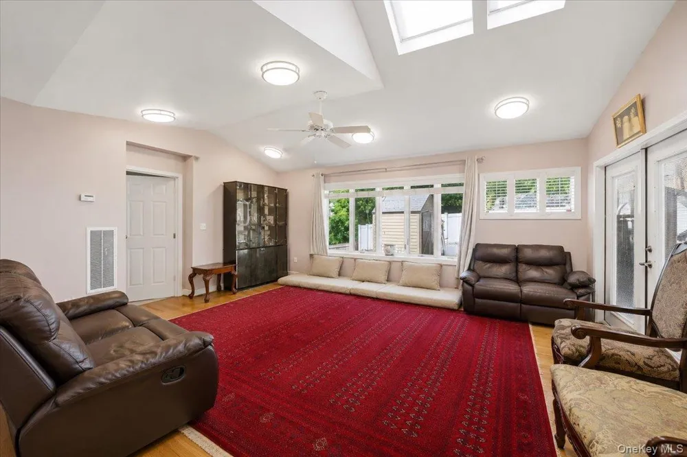 15 Oakhurst Street South Huntington, NY 11746
