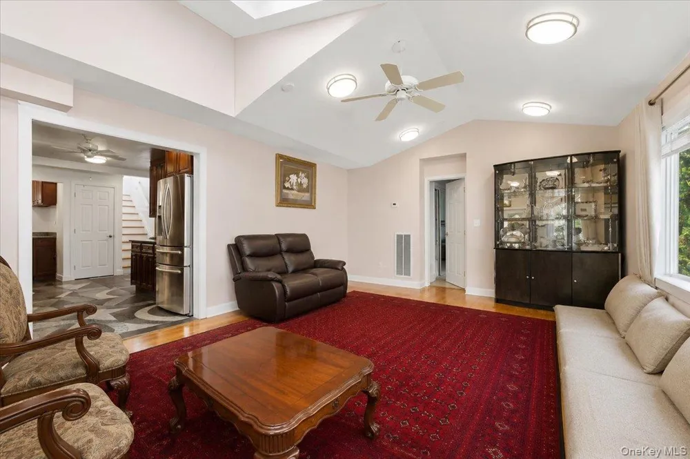 15 Oakhurst Street South Huntington, NY 11746