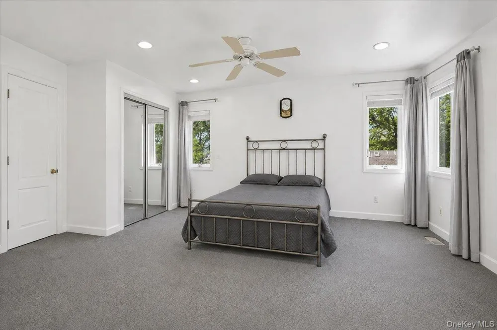 15 Oakhurst Street South Huntington, NY 11746