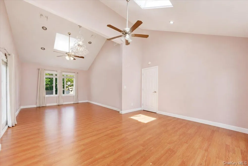 15 Oakhurst Street South Huntington, NY 11746