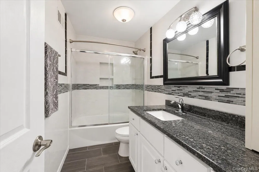 15 Oakhurst Street South Huntington, NY 11746