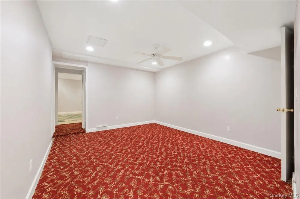 15 Oakhurst Street South Huntington, NY 11746