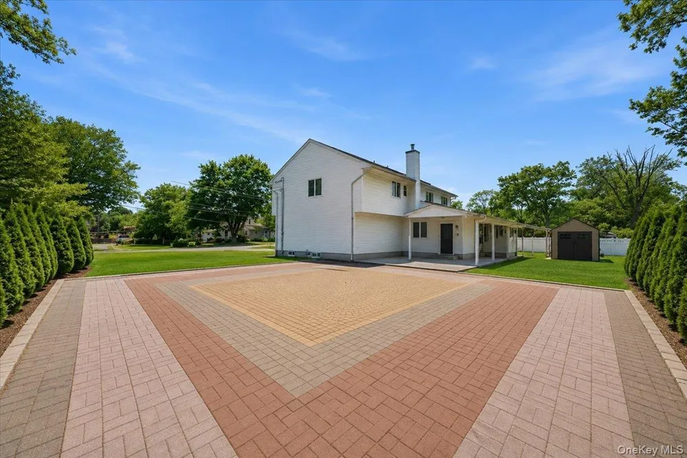 15 Oakhurst Street South Huntington, NY 11746