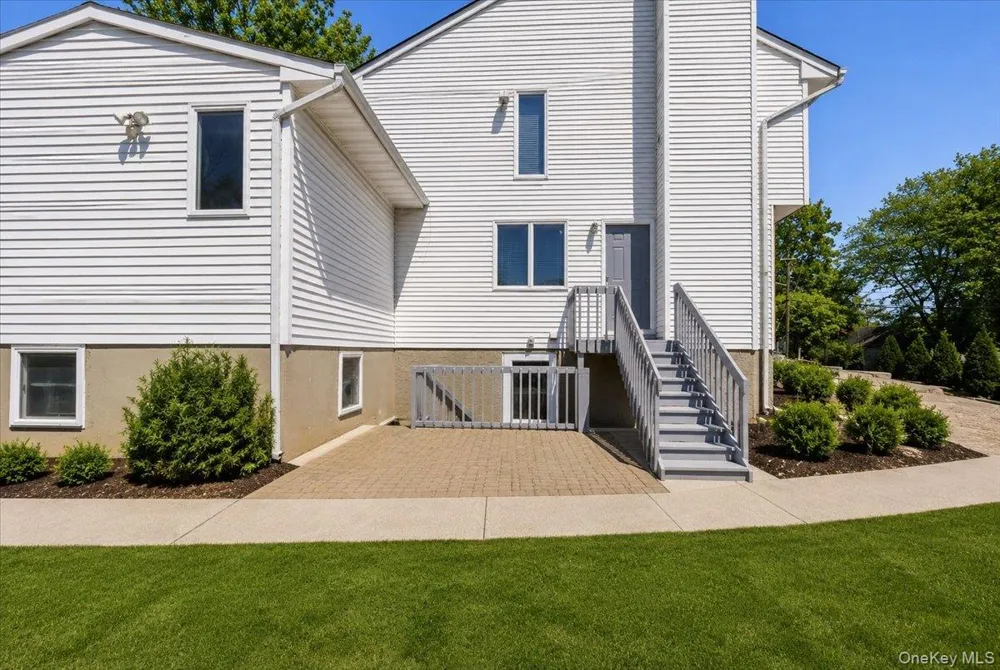 15 Oakhurst Street South Huntington, NY 11746