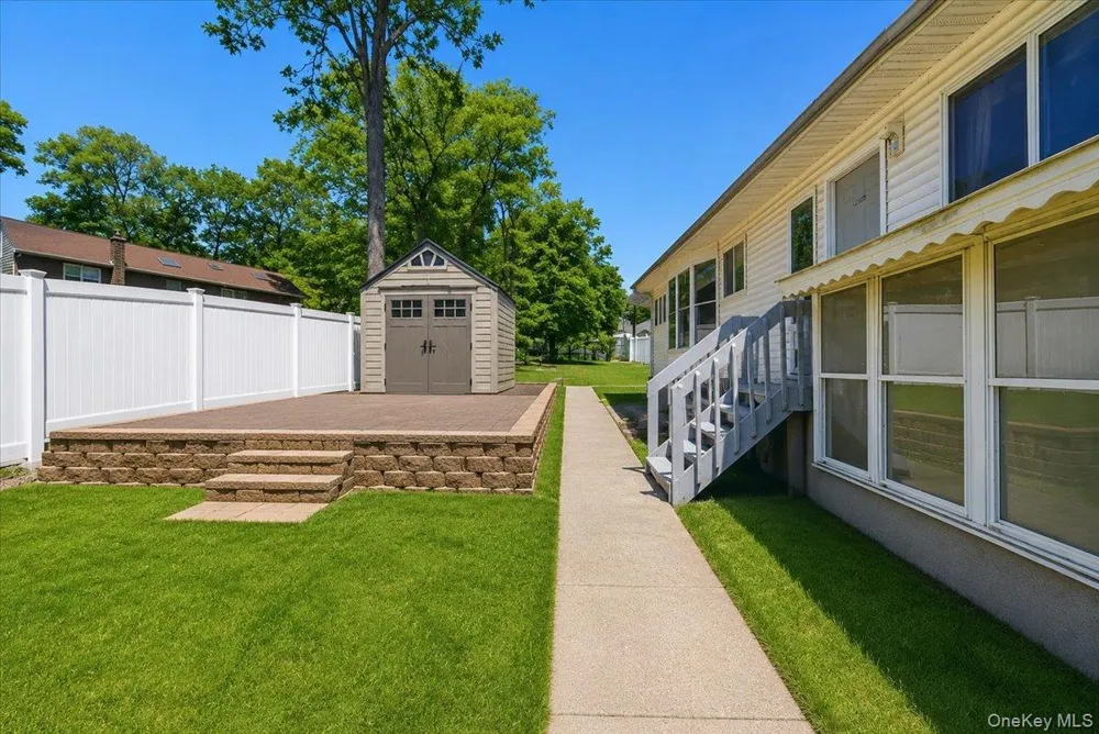 15 Oakhurst Street South Huntington, NY 11746
