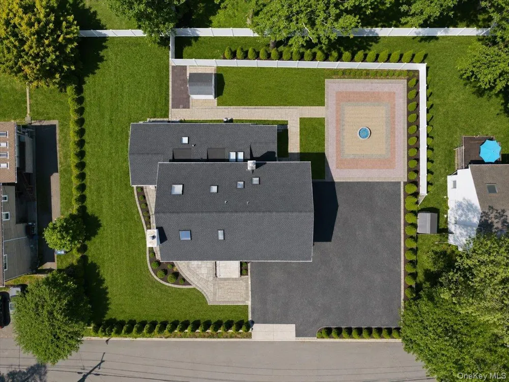 15 Oakhurst Street South Huntington, NY 11746