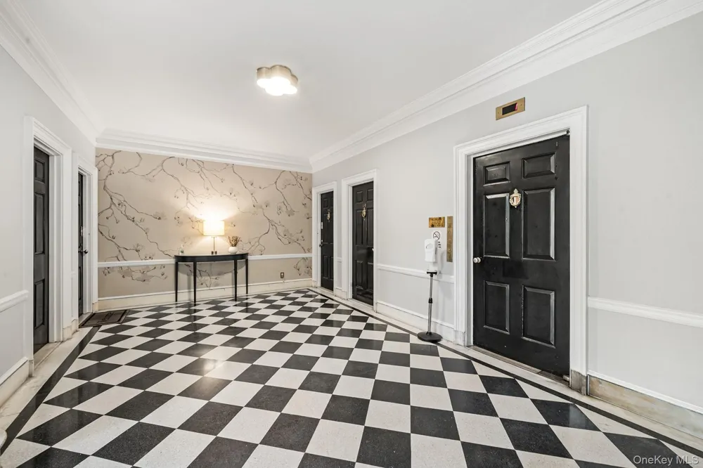 68-10 108th Street #1D Forest Hills, NY 11375