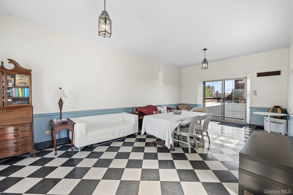 68-10 108th Street #1D Forest Hills, NY 11375
