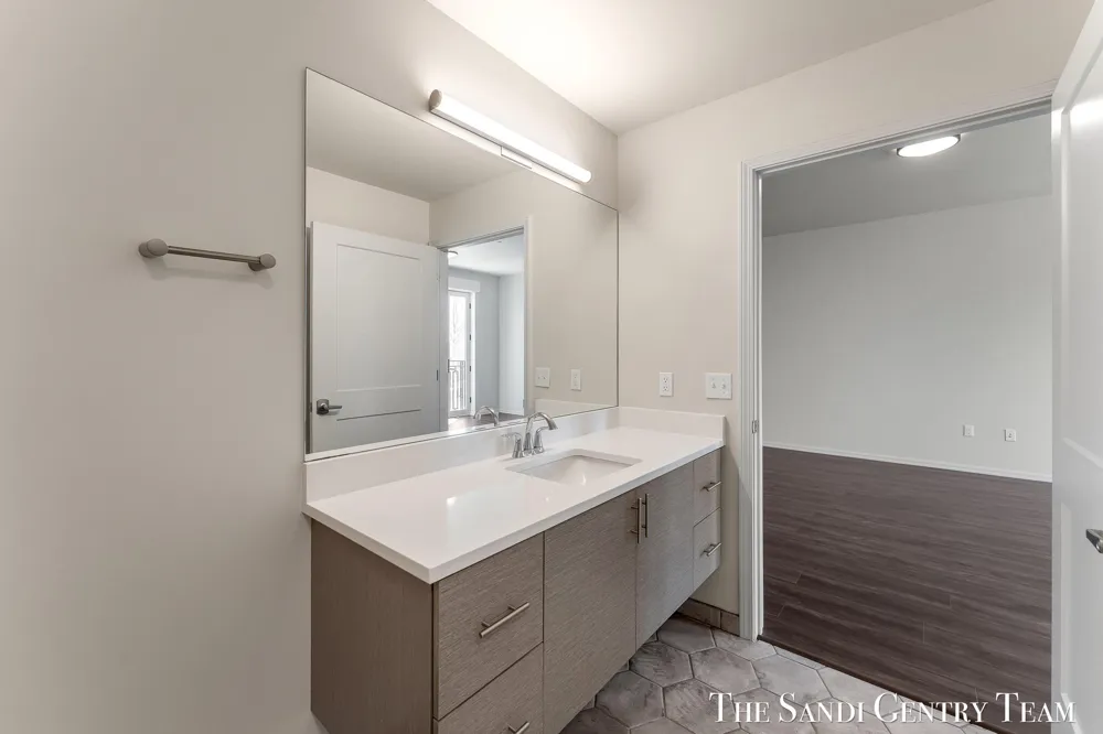 110 W Savidge Street #203 Spring Lake, MI 49456