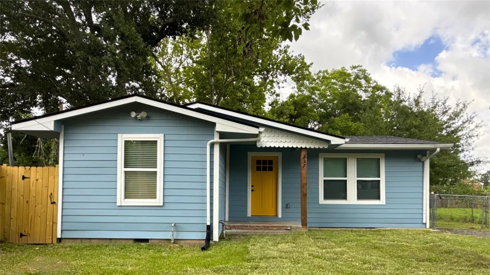 227 Kansas Street Bacliff, TX 77518