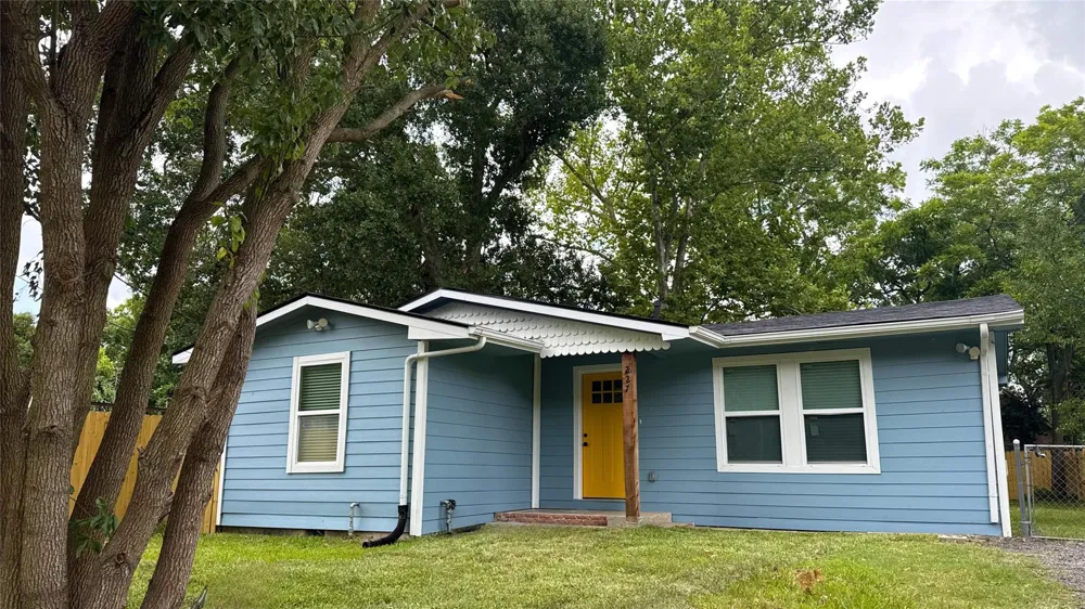 227 Kansas Street Bacliff, TX 77518